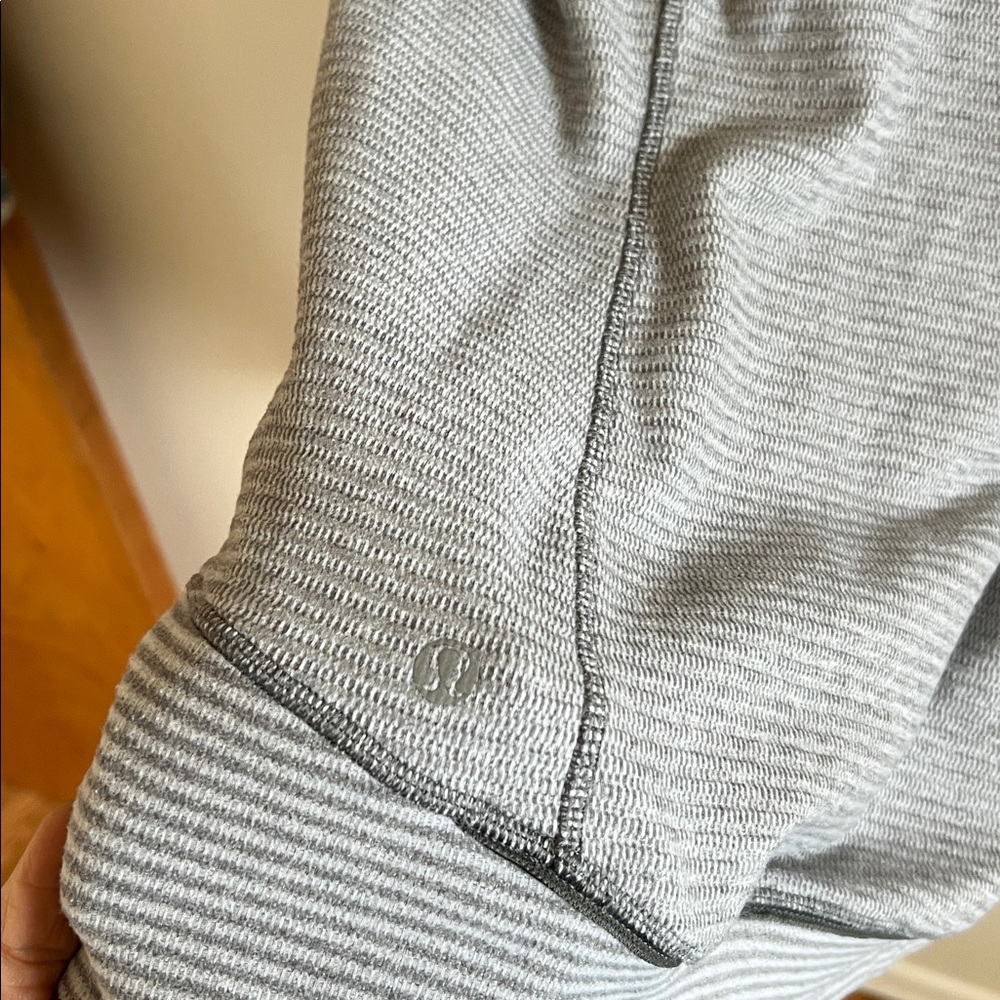 Lululemon stretch long sleeve, size 8 - Picture 7 of 7